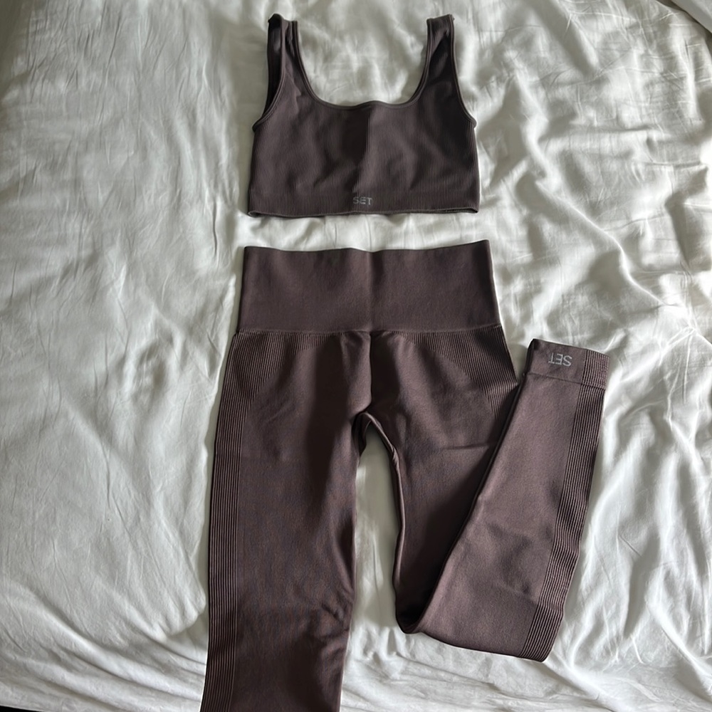 set active leggings and bra